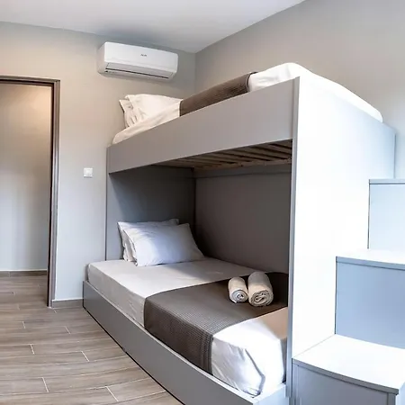 Mm * Hriszí Aktí Haniá