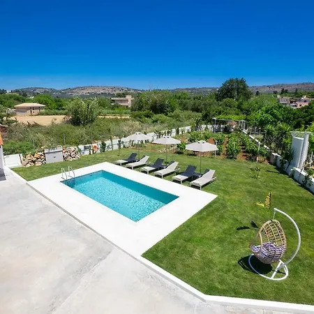 Mm * Hriszí Aktí Haniá